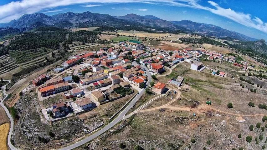 Maison de campagne pour 10 personnes, avec vue ainsi que terrasse et piscine, animaux acceptés à Moratalla - 4