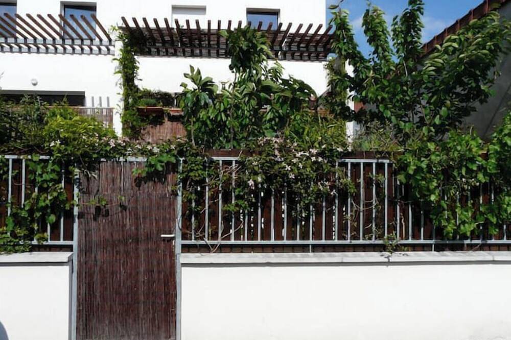 Appartement entier, Studio avec jardin dans un environnement calme aux portes de Paris in Villejuif, Val-de-Marne