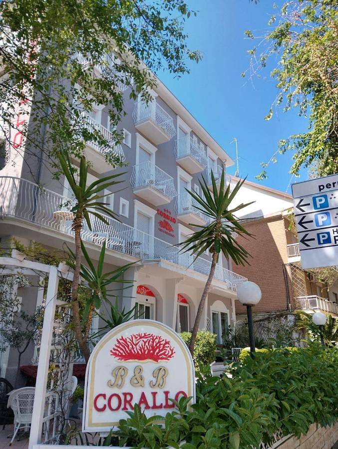 Hôtel pour 4 personnes, avec Balcon et Terrasse ainsi que Jardin et Vue à Cattolica