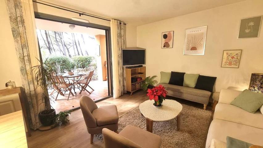 Appartement de vacances pour 6 personnes, avec piscine ainsi que jardin et vue