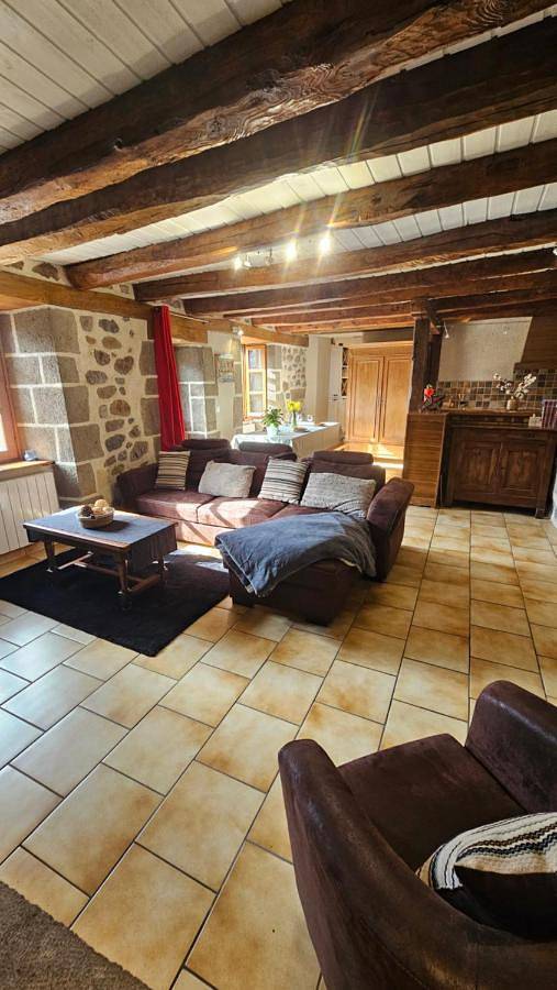 Gîte pour 6 personnes, avec terrasse, animaux acceptés à Mandailles-Saint-Julien - 3