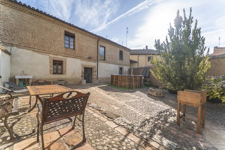Chalet para 16 personas, con balcón y jardín en Castilla y León - 2