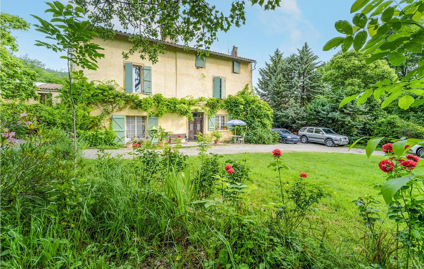 Appartement confortable avec parking, jardin, piscine et Internet à proximité d'un restaurant, du centre-ville et de la rivière in Chalabre, Région De Limoux