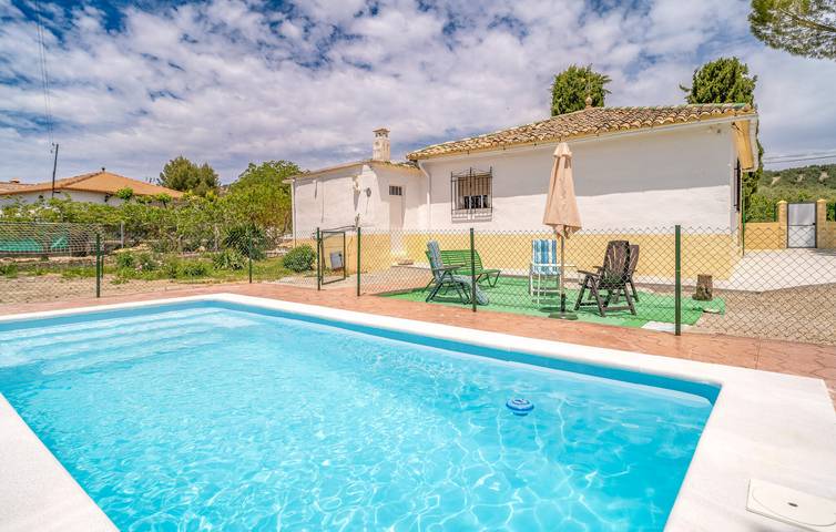 Acogedor apartamento de 70m2 con piscina, aparcamiento, cocina, parrilla e Internet in Alcalá la Real, Sierras Subbéticas