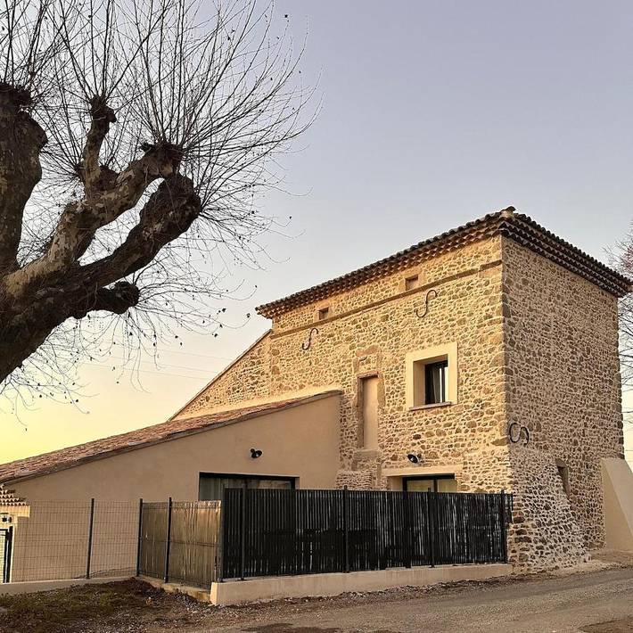 Location de vacances pour 10 personnes, avec vue et piscine ainsi que terrasse et jardin à Bonlieu-sur-Roubion - 2