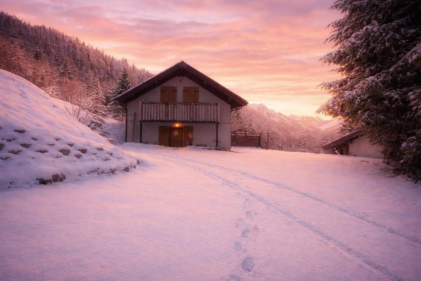 Chalet 'Baita Dal Bigolaro' con Vista Montagna, Giardino Privato e Balcone in Compet, Levico Terme