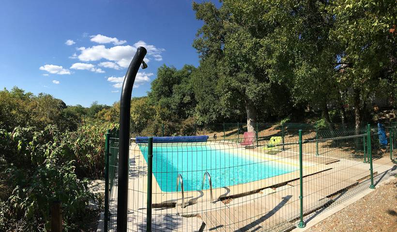 Gîte pour 7 personnes, avec terrasse ainsi que piscine et jardin à Montvalent - 3