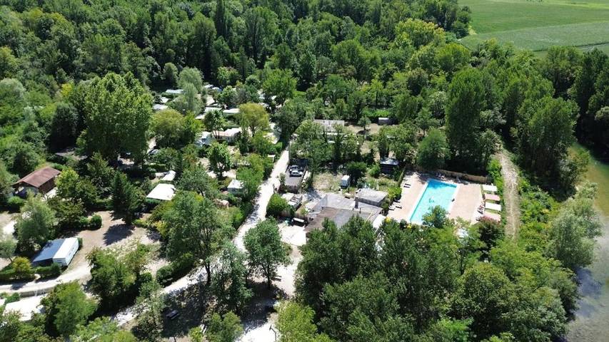 Camping pour 6 personnes, avec terrasse ainsi que piscine et jardin dans le Vercors - 3