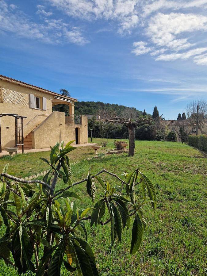 Location de vacances pour 7 personnes, avec jardin et terrasse, adapté aux familles à Nages-et-Solorgues