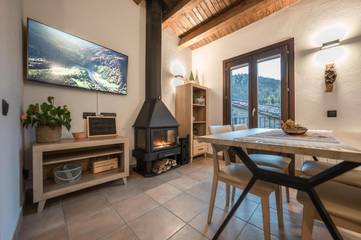 Gîte pour 4 personnes, avec balcon et vue, adapté aux familles à Vilallonga de Ter