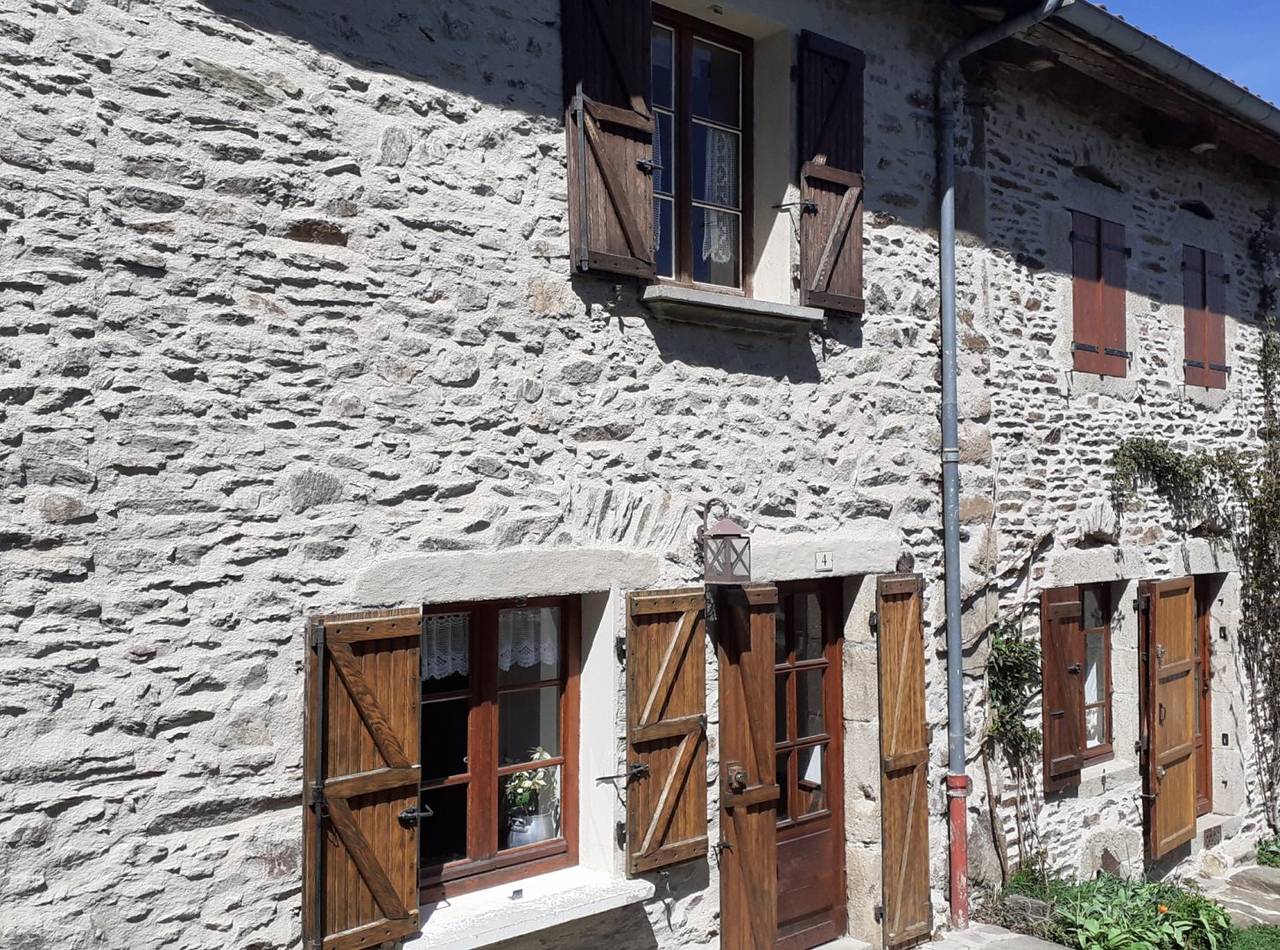 Maison Les Perce-Neige in La Chapelle-Geneste, Parc Naturel Régional Livradois-Forez