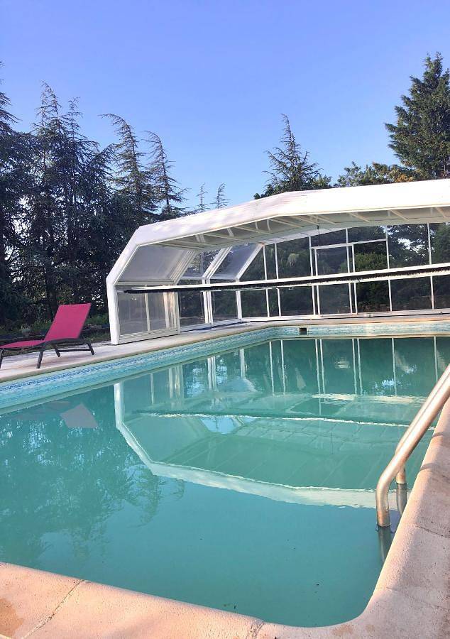 Gîte pour 4 personnes, avec terrasse ainsi que piscine et vue à Saint-Jean-de-Muzols