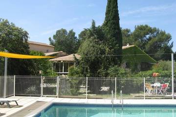 Gîte pour 5 personnes, avec jardin et piscine à Buzignargues