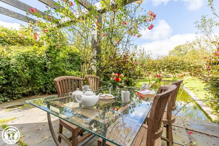 Gîte pour 3 personnes, avec jardin à Tauves