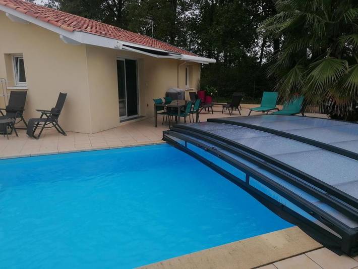 Appartement de vacances pour 2 personnes, avec piscine ainsi que jardin et vue