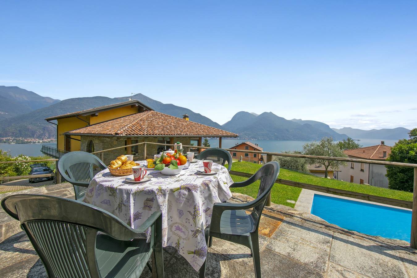 Villa Louise in Santa Maria Rezzonico, Comune di San Siro