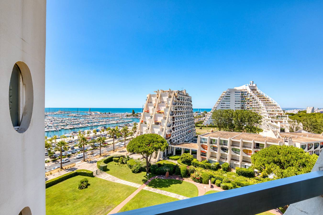 Appartement entier, Sur les hauteurs du Fidji vue mer et port  in La Grande-Motte, Côte d'Améthyste