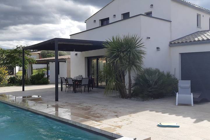 Location de vacances pour 10 personnes, avec piscine à Peyruis