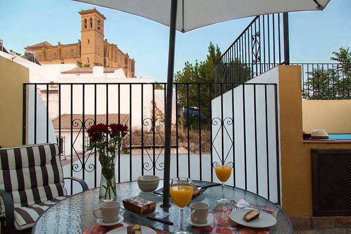 Location de vacances pour 13 personnes, avec Balcon et Terrasse ainsi que Jardin et Piscine à Osuna