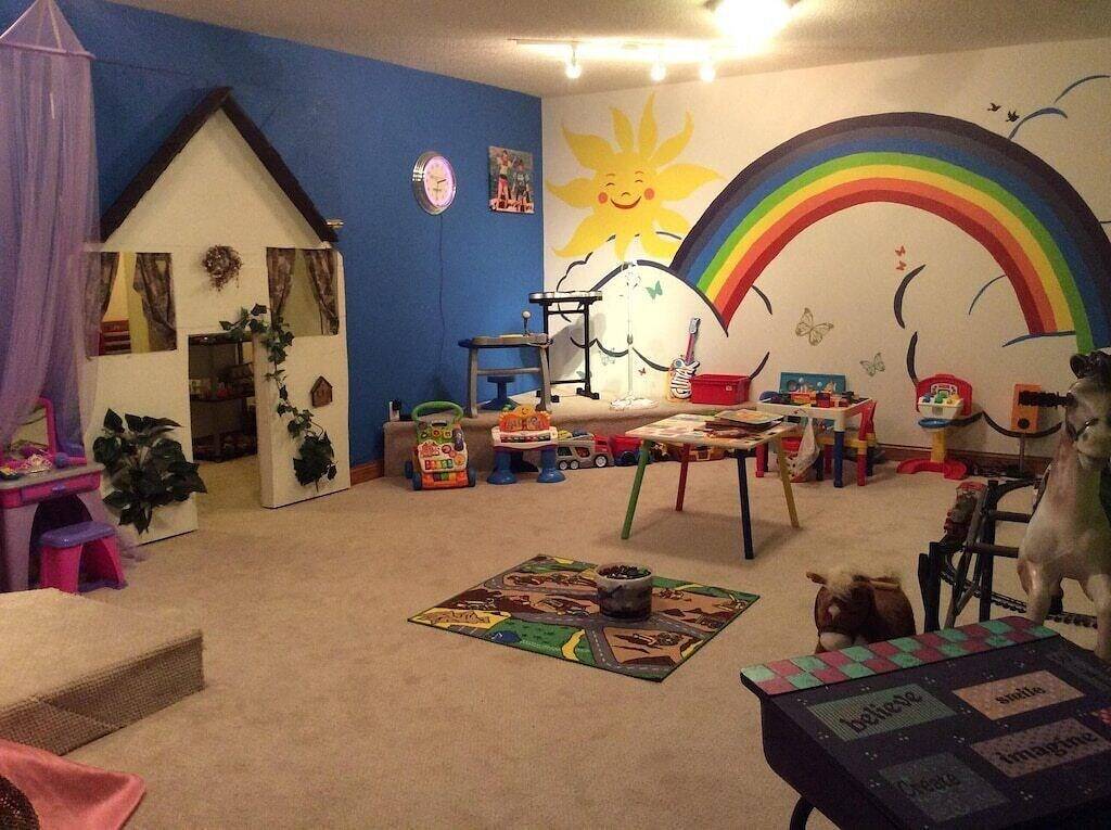 10 bdrm, 7 bath, cabana, beach, dock, pontoon, games, play ground in Le Sueur County