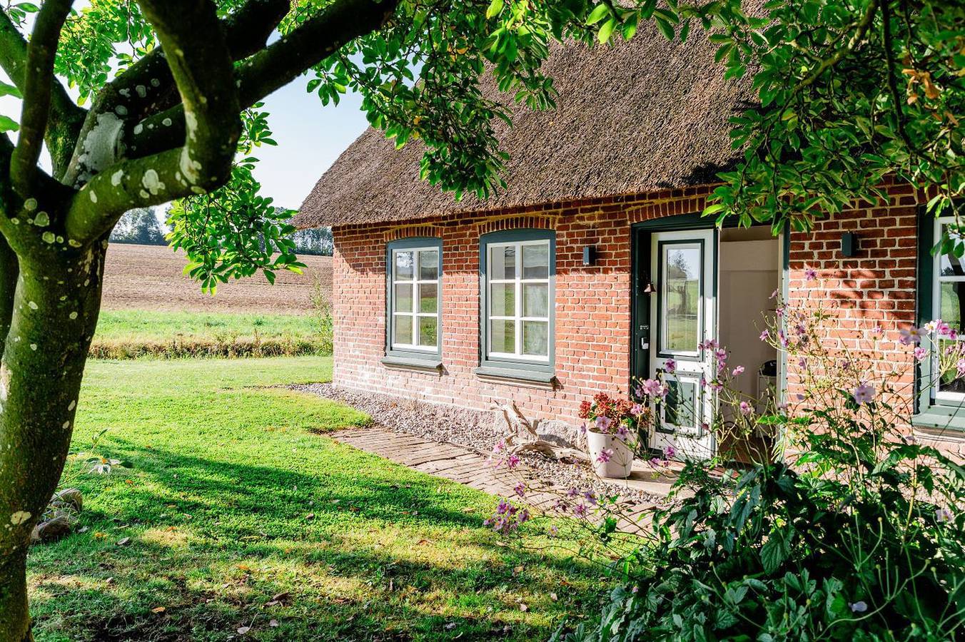 Ganze Wohnung, Ferienwohnung Teve im Reethus Mühlenlund in Quern, Steinbergkirche