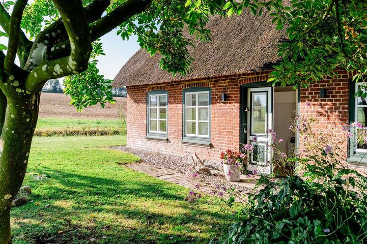 Ferienwohnung für 4 Personen, mit Terrasse und Garten sowie Ausblick in Quern