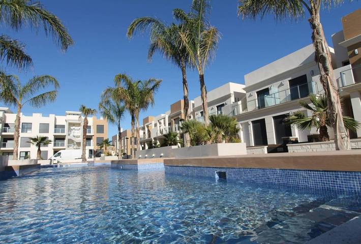 Bungalow para 4 personas, con piscina para niños y terraza en Orihuela