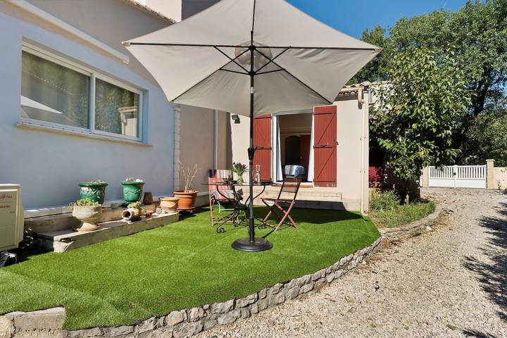 Holiday Home '48 M² Gite Proche De Nîmes' with Private Terrace, Wi-Fi and Air Conditioning in Nimes region