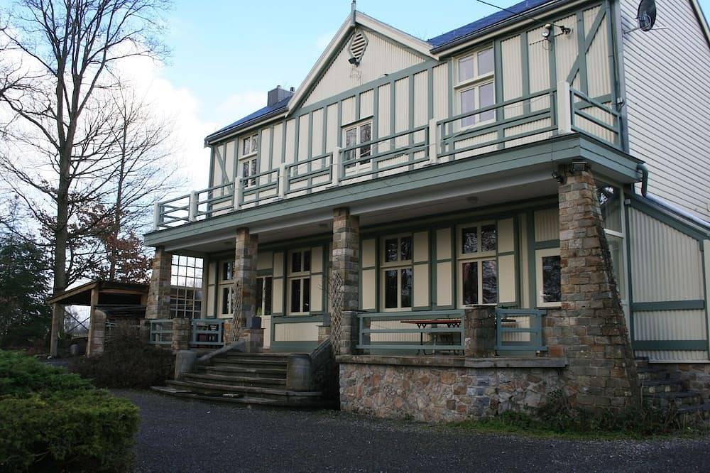 Le Chaumont is a comfortable family home in a secluded natural setting. in Polleur, Theux