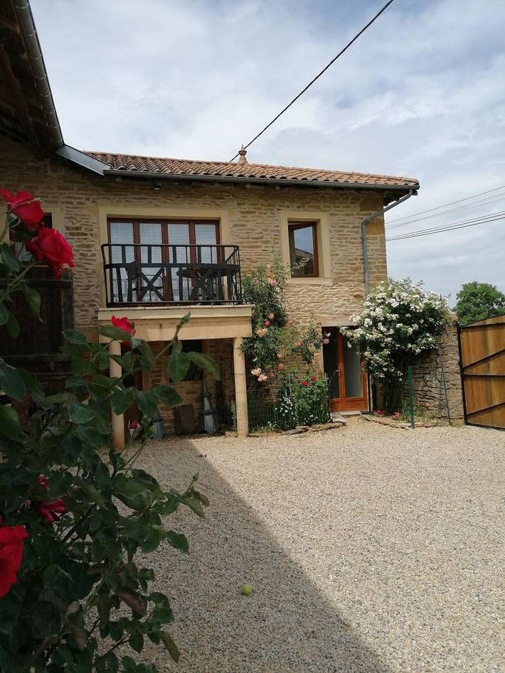 Gîte pour 6 personnes, avec Terrasse et Jacuzzi ainsi que Jardin et Piscine