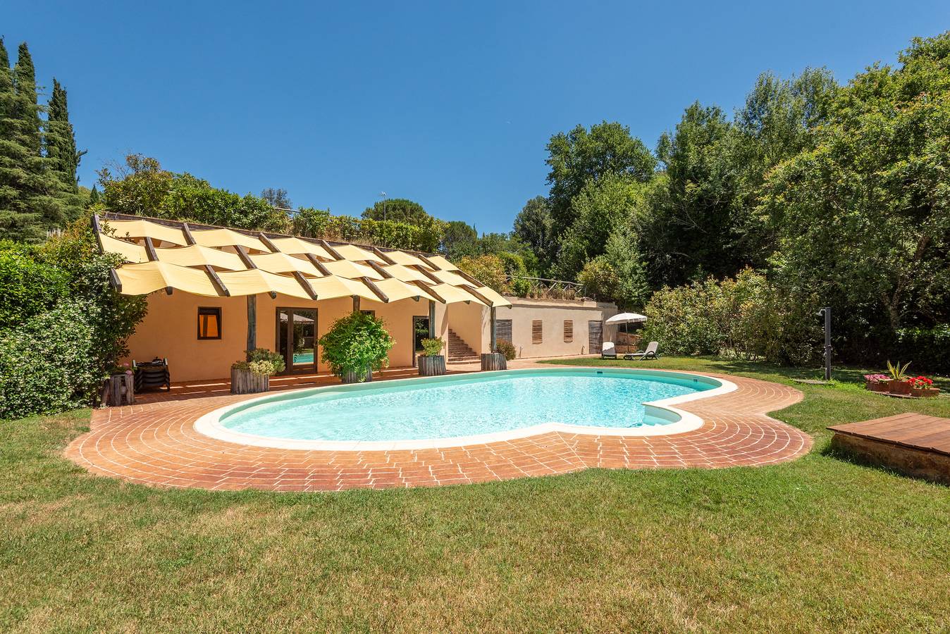 Camera 'Marroneto - Suite' con vista sulle montagne, piscina condivisa e Wi-Fi in Monticiano, Siena e dintorni