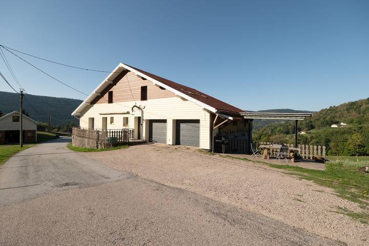 Chambres d'hôtes Nos Racines - Le Tson: Habitación con espacio de trabajo, salón y cocina compartida in Saulxures-sur-Moselotte, Parque natural regional de los Ballons des Vosges