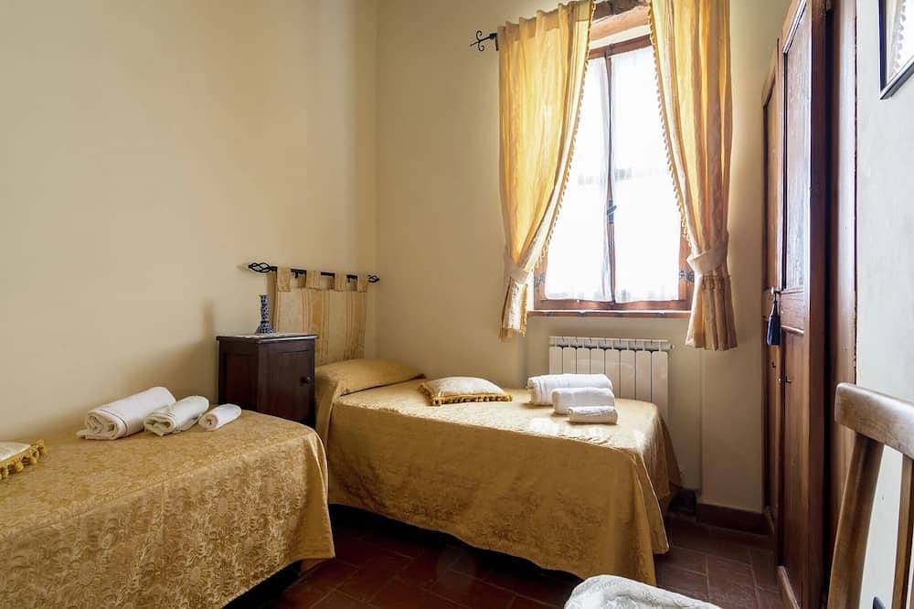 Entire apartment, Apartment in Todi with Pool and Garden in Todi, Perugia Province