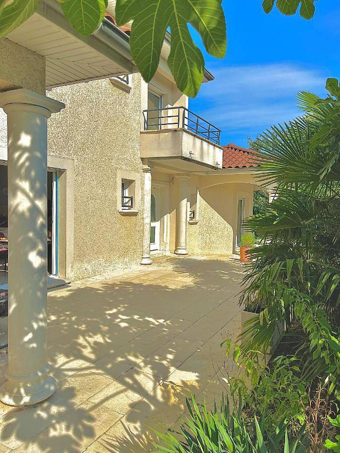 Gîte pour 2 personnes, avec vue ainsi que terrasse et jardin à Villefontaine - 3