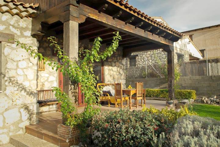 Casa rural con piscina para 4 personas, con Terraza además de Jardín y Piscina en Serranía de Cuenca