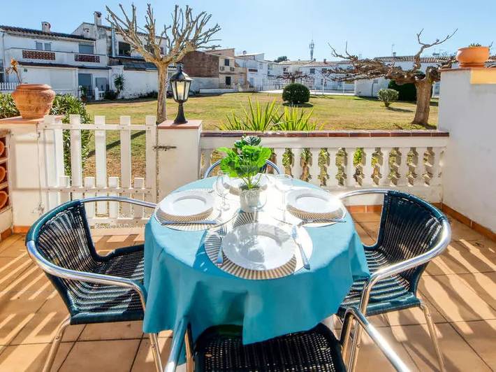 Villa pour 4 personnes, avec jardin et piscine à Empuriabrava