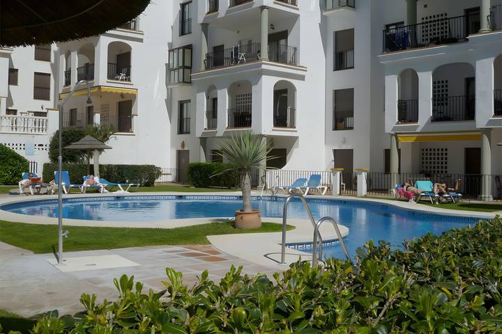 Apartamento entero, Apartamento en el Puerto de la Duquesa en primera línea de playa in Puerto de la Duquesa, Manilva