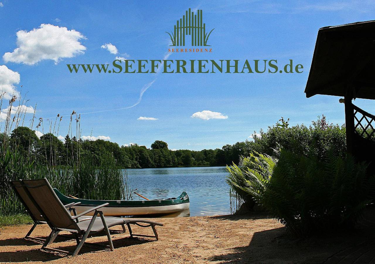 Ferienhaus in exklusiver Lage direkt am See mit eigenem Privatstrand, Steg und einem Boot in Godern, Pinnow