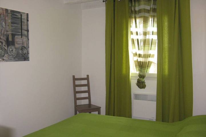 Maison de campagne pour 6 personnes, avec jardin à Saint-Étienne-du-Grès - 4