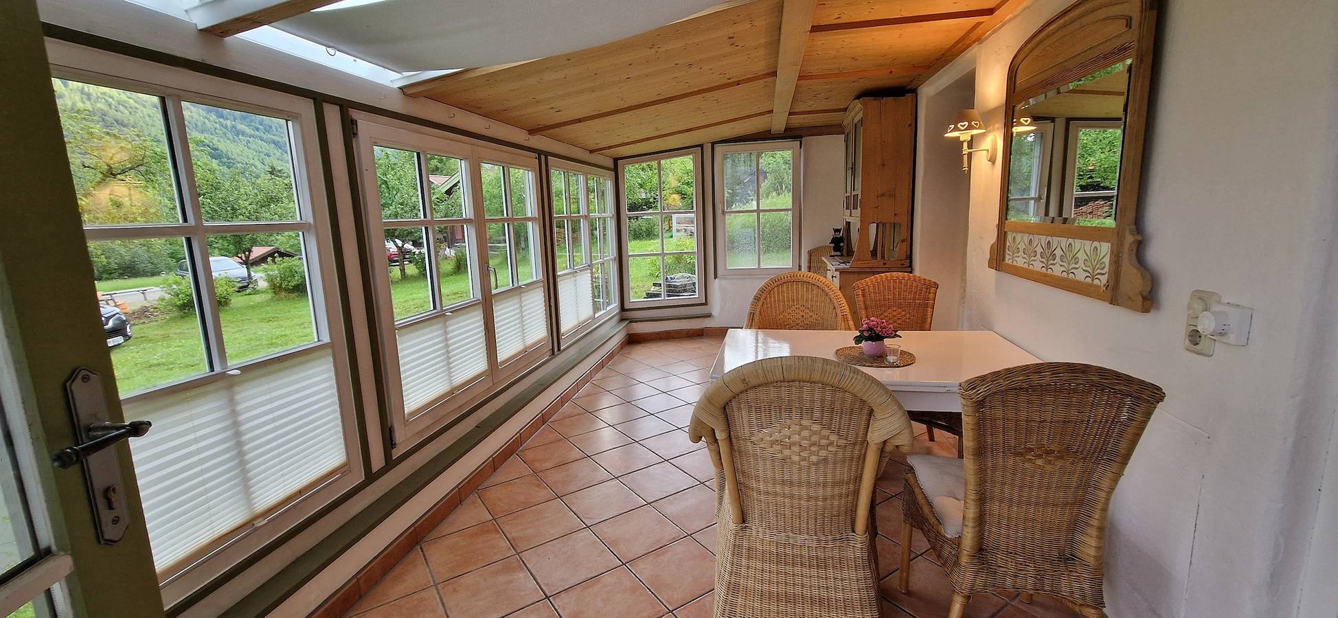 Ganze Ferienwohnung, Ferienwohnung Bergwald inkl. Chiemgaukarte - Ferienwohnung 80qm, 2 Schlafz., Wohnz., 2 Badezi, Kachelofen, Wintergarten in Ruhpolding, Bayerische Alpen