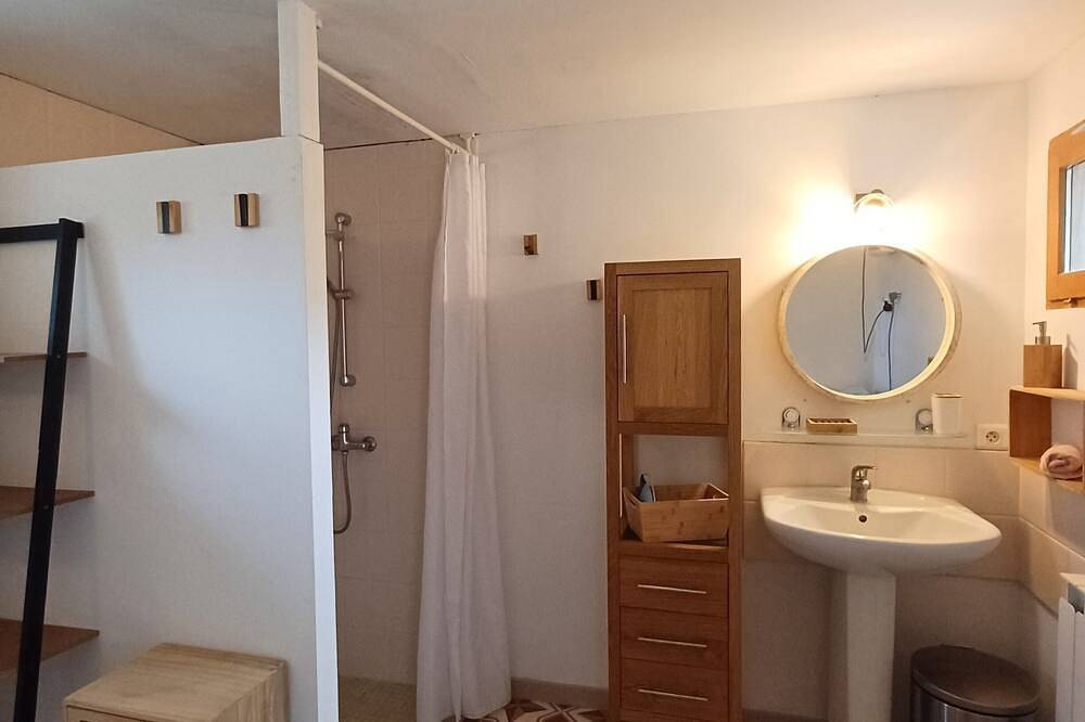 Provence farm luberon 3 bedrooms swimming pool air conditioning lourmarin center in Lourmarin, Parc naturel régional du Luberon