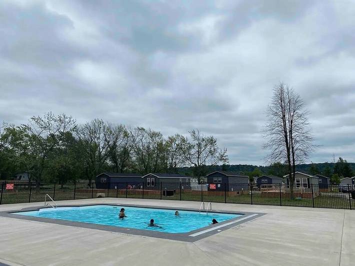 Cabin for 6 people, with terrace and hot tub, with pets in Niagara falls