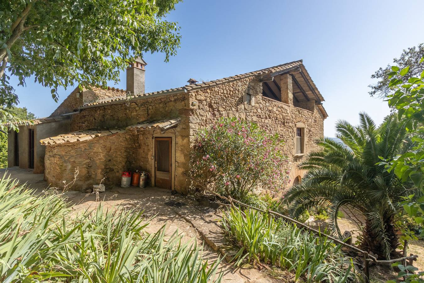 Cottage 'Can Ribes' with Outdoor Pool, Garden and Terrace in Camós, Pla de l'Estany
