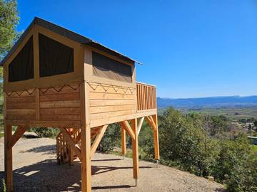 Location de vacances pour 4 personnes, avec vue ainsi que terrasse et jardin à Puyloubier