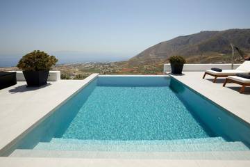 Villa for 4 People in Santorini, Cyclades, Photo 3