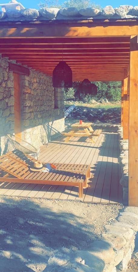 Maison de campagne pour 4 personnes, avec jardin et balcon ainsi que piscine et vue