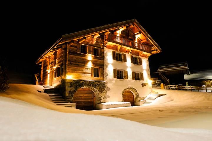 Vakantiehuis voor 13 personen, with whirlpool and sauna as well as terras, met huisdier in La Clusaz