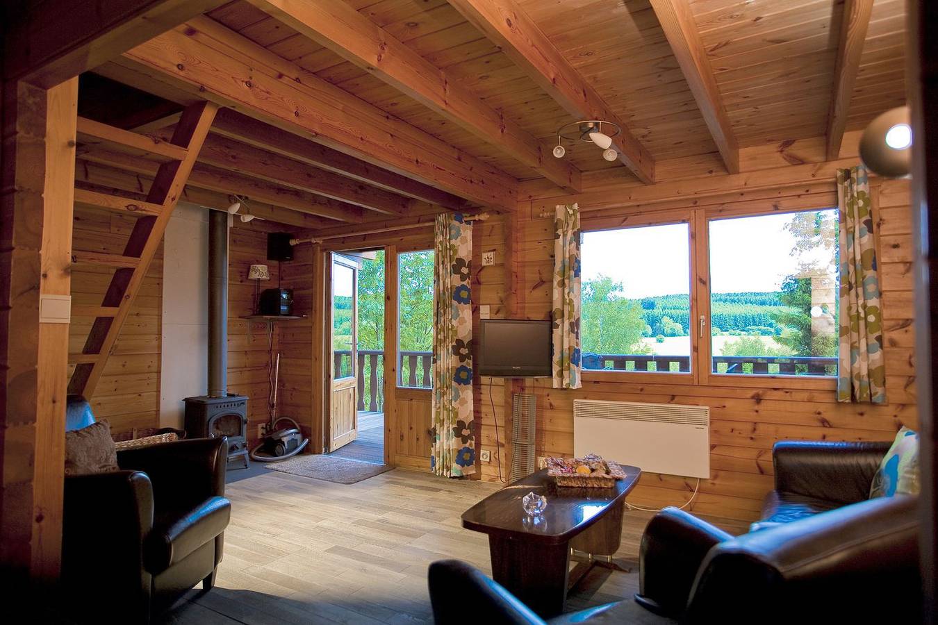 Arden Parks Petite Suisse —  Finnisches Chalet – 6 Personen – 3 Schlafzimmer  in Dochamps, Manhay