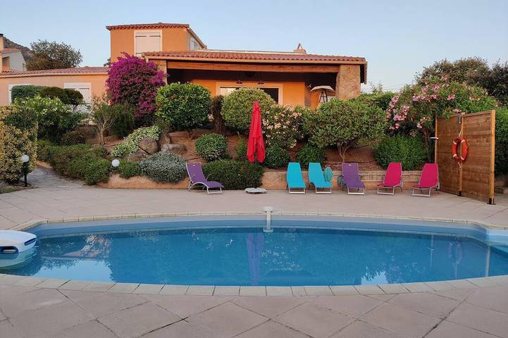 Villa pour 6 personnes, avec terrasse et jardin à Monticello