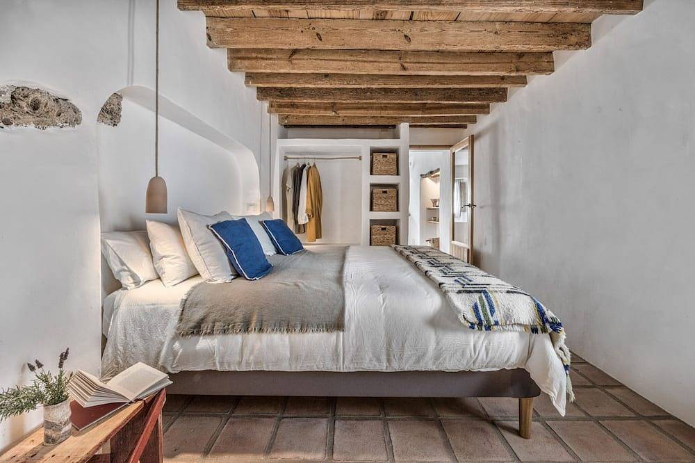 Entire apartment, Apartment-Exclusive-Ensuite with Shower-Terrace-Historic building in Canillas de Aceituno, Málaga Province